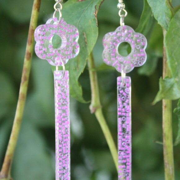 Purple Daisy Resin Earrings Hand Crafted - Picture 1 of 5